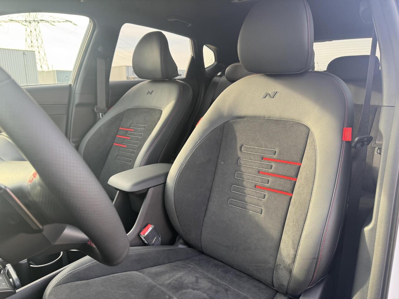 Hyundai Kona 1.6 GDI HEV N Line Sky | Uit voorraad leverbaar! | Schuif- Kanteldak | Apple Carplay/Android Auto | 360 graden camera | Elektrische achterklep | Stoelverwarming/verkoeling | Adaptief Cruise Control |