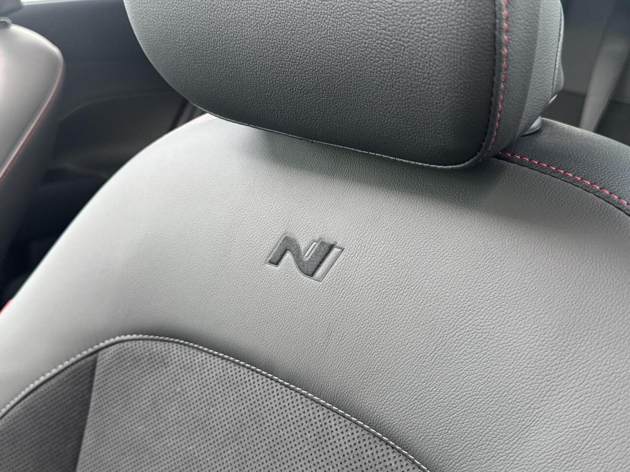 Hyundai Kona 1.6 GDI HEV N Line Sky | Uit voorraad leverbaar! | Schuif- Kanteldak | Apple Carplay/Android Auto | 360 graden camera | Elektrische achterklep | Stoelverwarming/verkoeling | Adaptief Cruise Control |