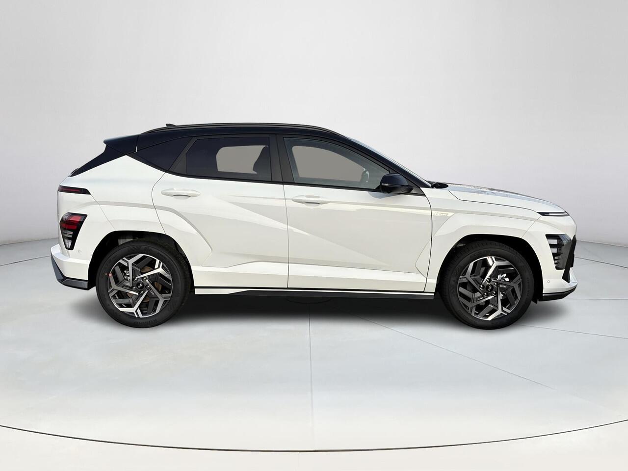 Hyundai Kona 1.6 GDI HEV N Line Sky | Uit voorraad leverbaar! | Schuif- Kanteldak | Apple Carplay/Android Auto | 360 graden camera | Elektrische achterklep | Stoelverwarming/verkoeling | Adaptief Cruise Control |