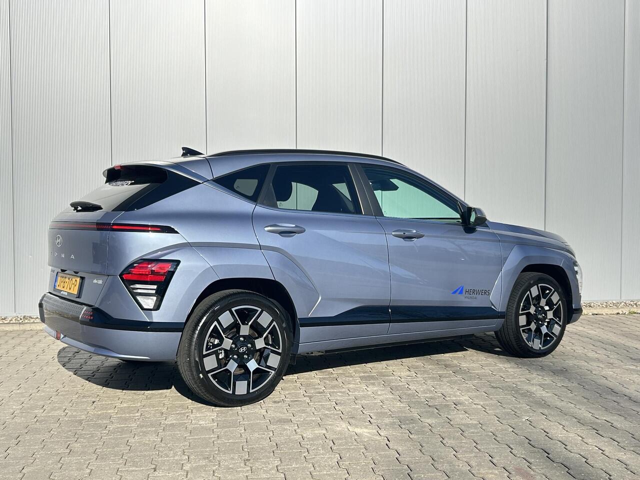 Hyundai Kona Electric Comfort Smart 65.4 kWh / Navigatie / Cruise Control Adaptief / Climate Control / Achterklep Elektrisch / Stoel & Stuurwiel Verwarming Voorzijde /