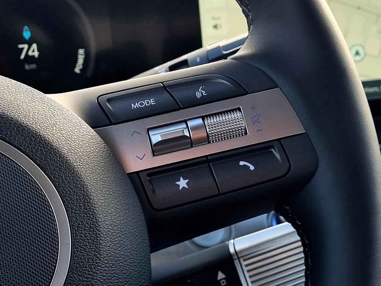 Hyundai Kona Electric Comfort Smart 65.4 kWh / Navigatie / Cruise Control Adaptief / Climate Control / Achterklep Elektrisch / Stoel & Stuurwiel Verwarming Voorzijde /