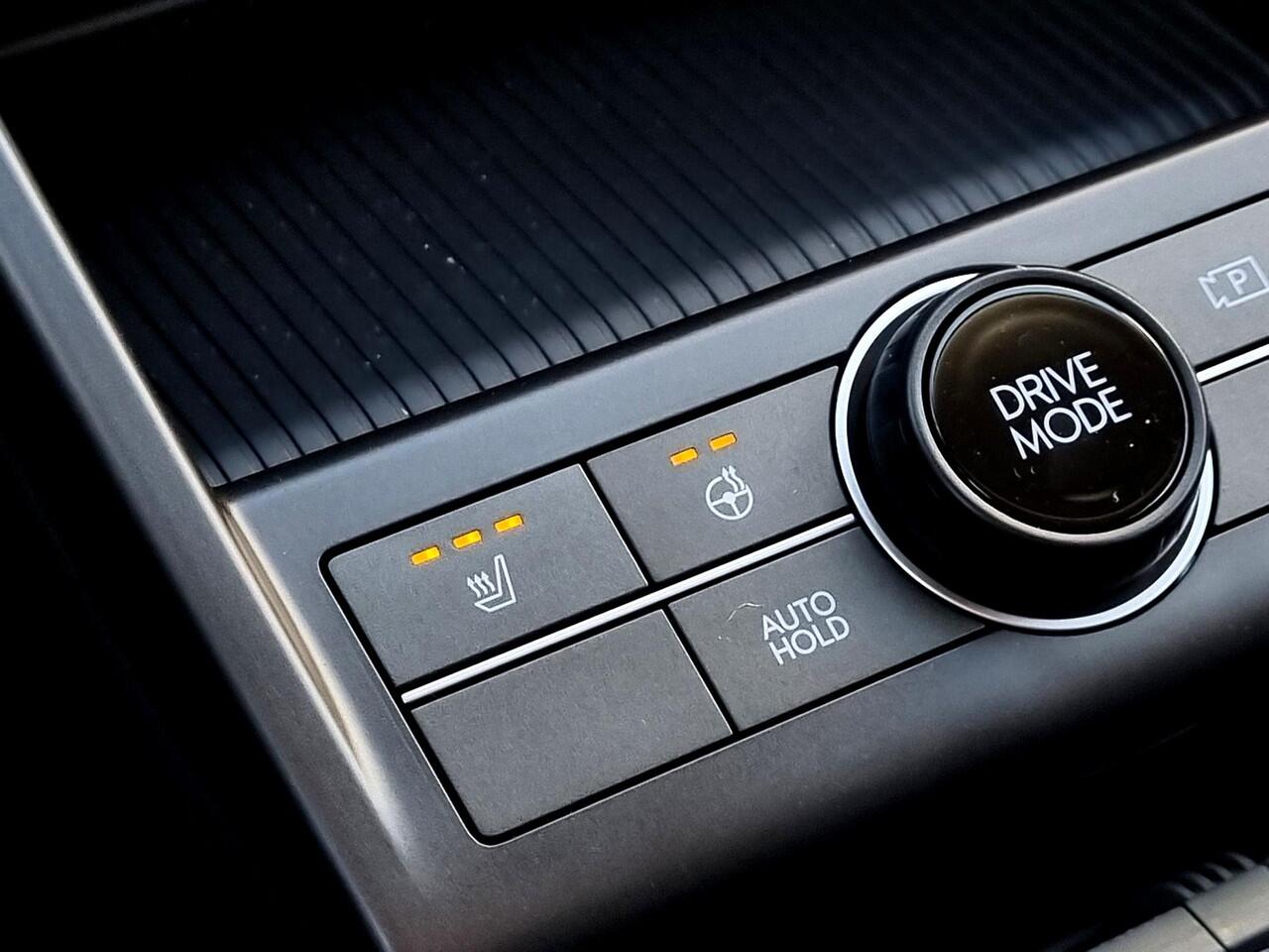 Hyundai Kona Electric Comfort Smart 65.4 kWh / Navigatie / Cruise Control Adaptief / Climate Control / Achterklep Elektrisch / Stoel & Stuurwiel Verwarming Voorzijde /