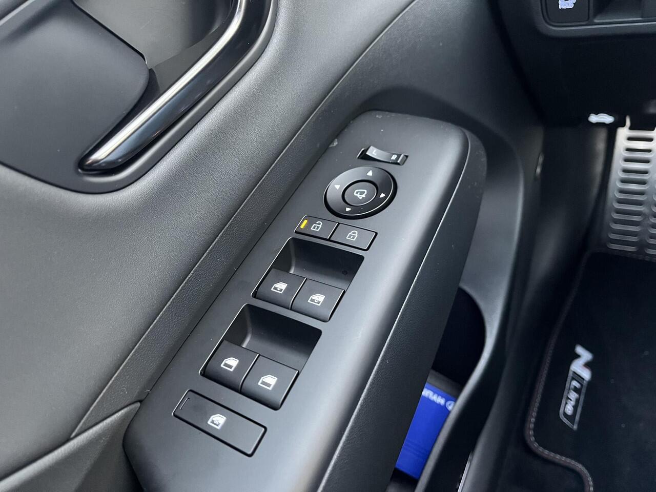 Hyundai Kona 1.6 GDI HEV N Line Sky / N Line exterieur / Lichtmetalen velgen 5-spaaks 18" / Schuif-/kanteldak / Achterstoelen verwarmd /