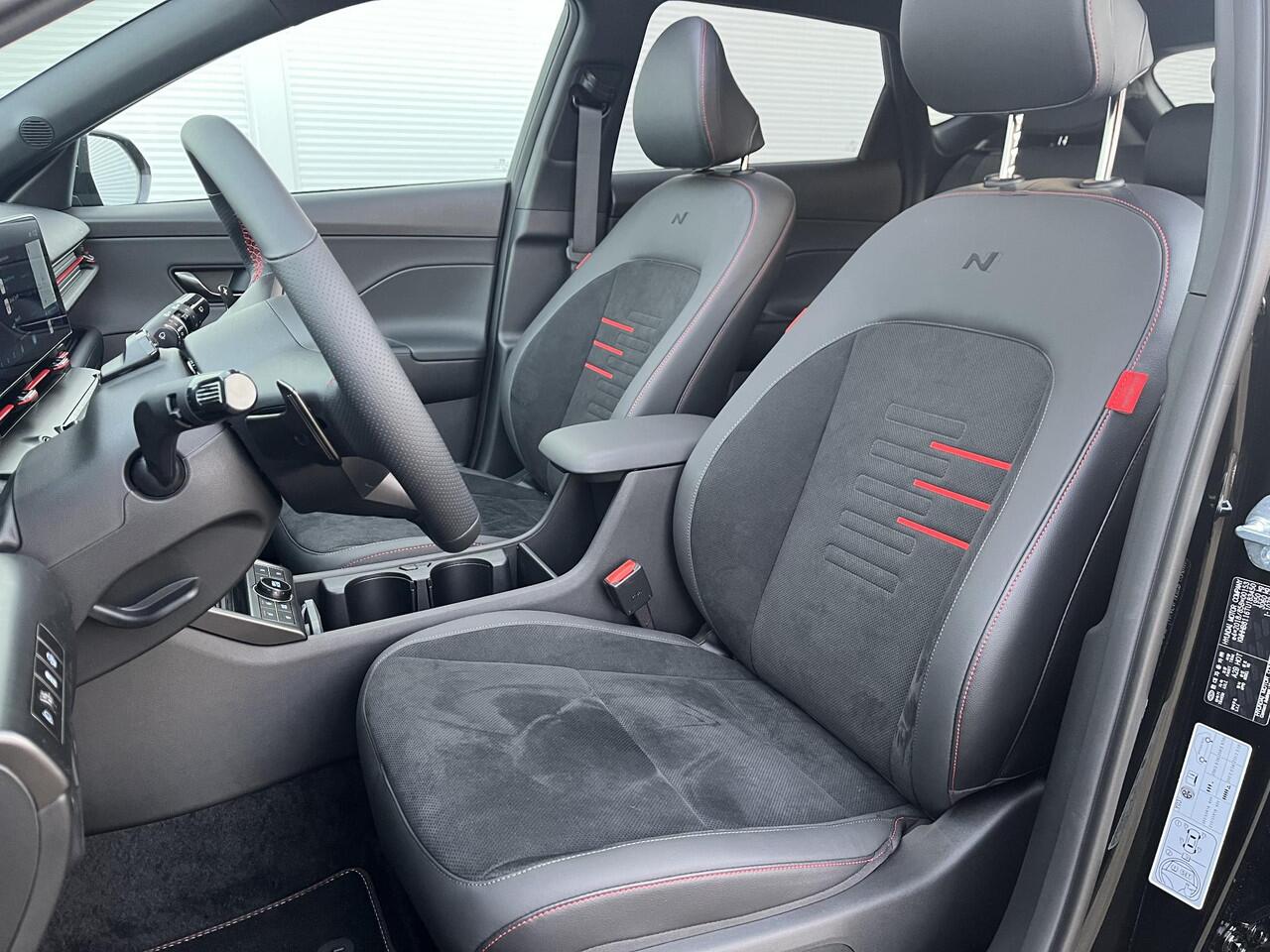 Hyundai Kona 1.6 GDI HEV N Line Sky / N Line exterieur / Lichtmetalen velgen 5-spaaks 18" / Schuif-/kanteldak / Achterstoelen verwarmd /