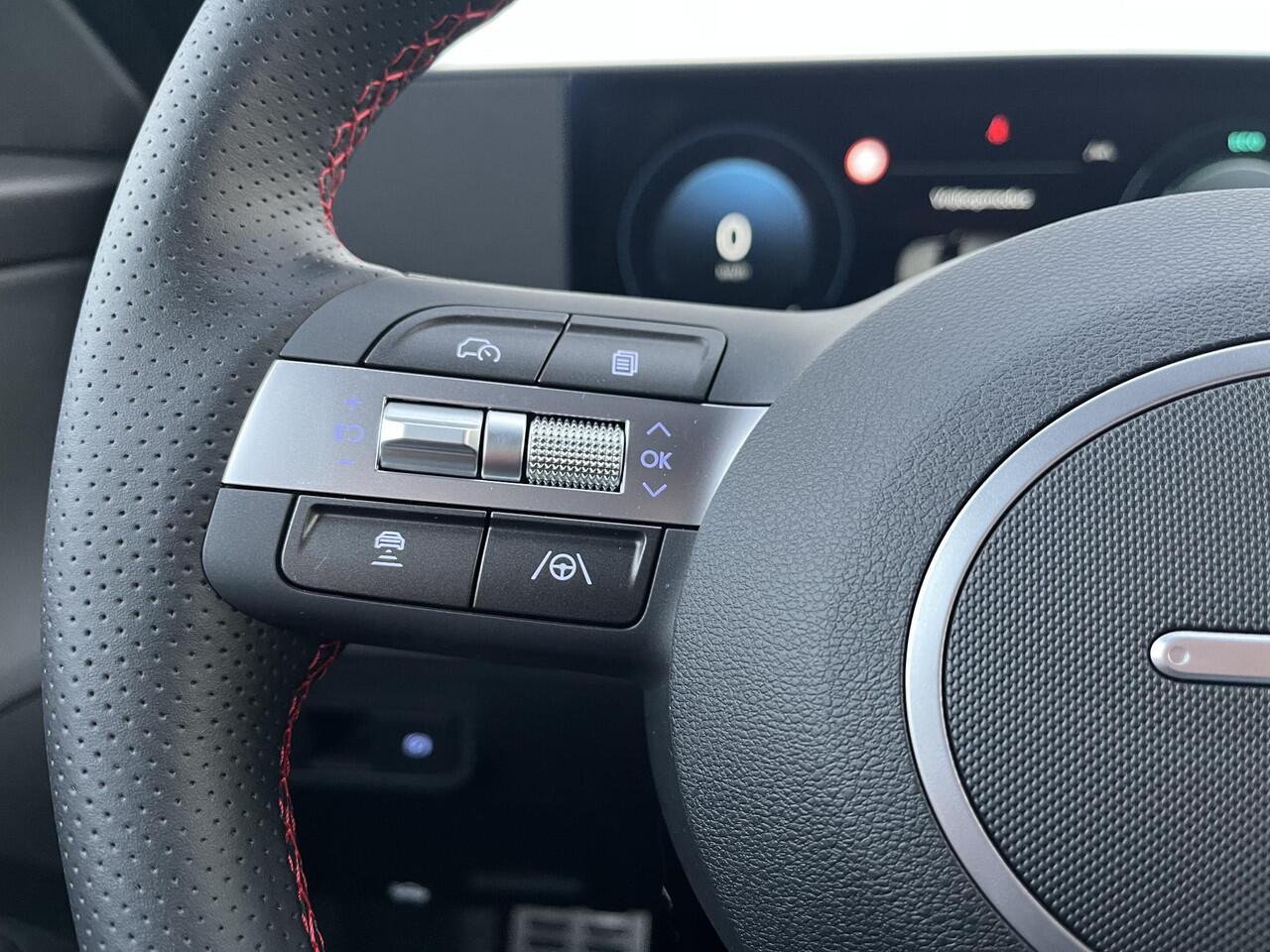 Hyundai Kona 1.6 GDI HEV N Line Sky / N Line exterieur / Lichtmetalen velgen 5-spaaks 18" / Schuif-/kanteldak / Achterstoelen verwarmd /