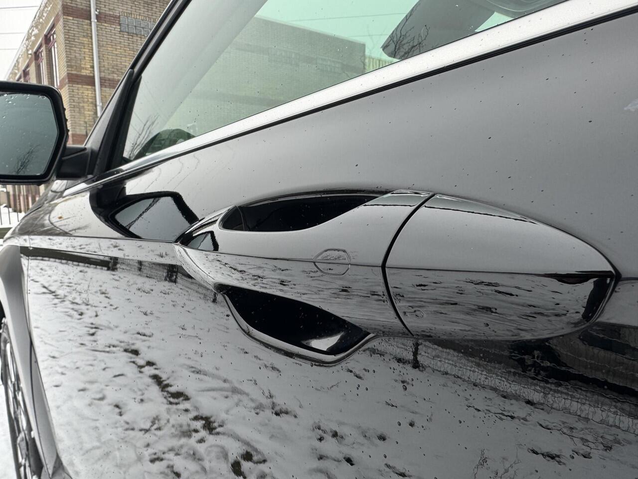 Hyundai Kona 1.6 GDI HEV Premium Sky | Stuurverwarming | Stoelverkoeling/verwarming | Schuif-kanteldak | 360* Camera | BOSE-Premium Sound | Lederen Bekleding | Elektrisch Verstelbare Geheugenstoelen |