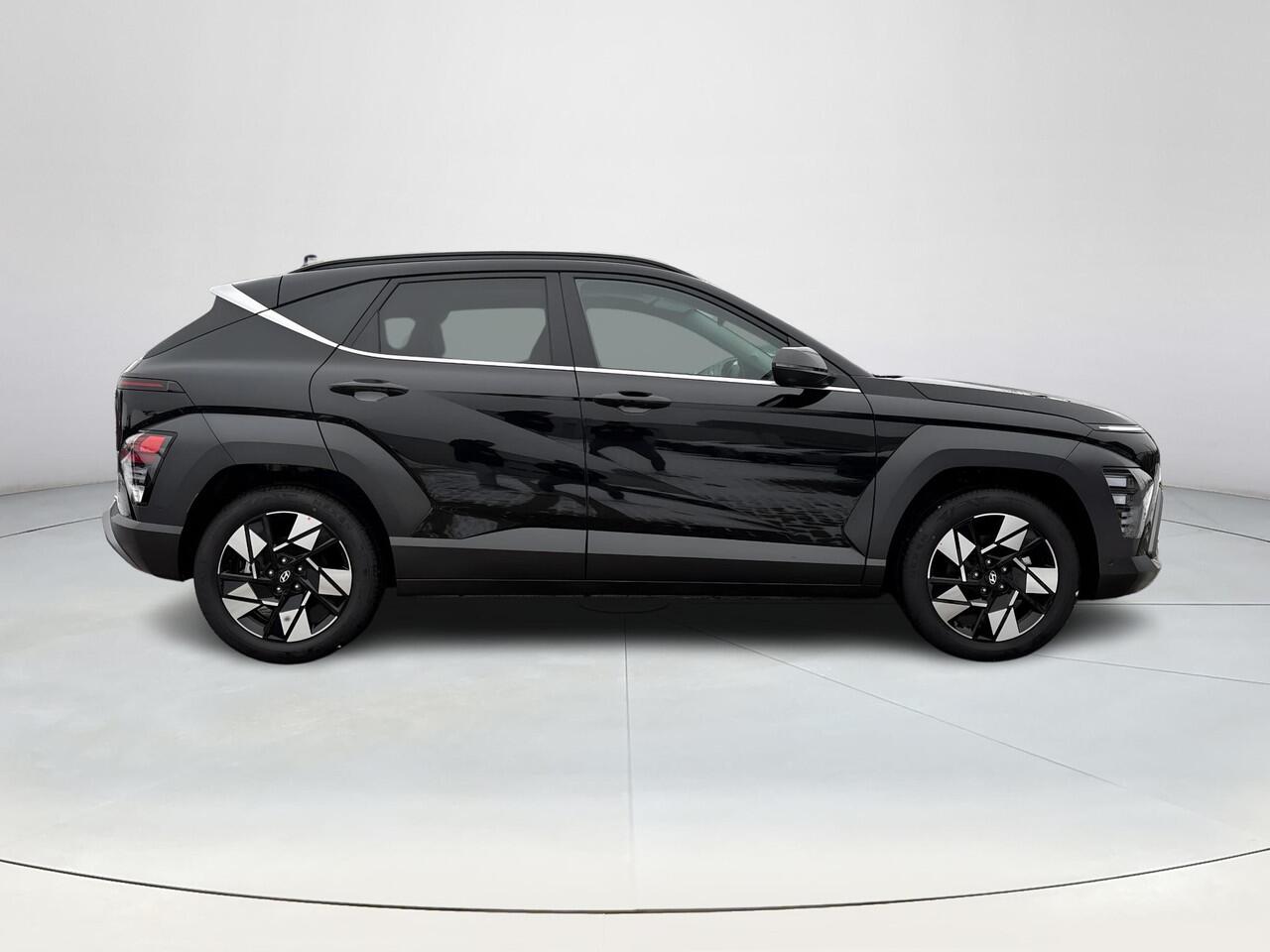 Hyundai Kona 1.6 GDI HEV Premium Sky | Stuurverwarming | Stoelverkoeling/verwarming | Schuif-kanteldak | 360* Camera | BOSE-Premium Sound | Lederen Bekleding | Elektrisch Verstelbare Geheugenstoelen |