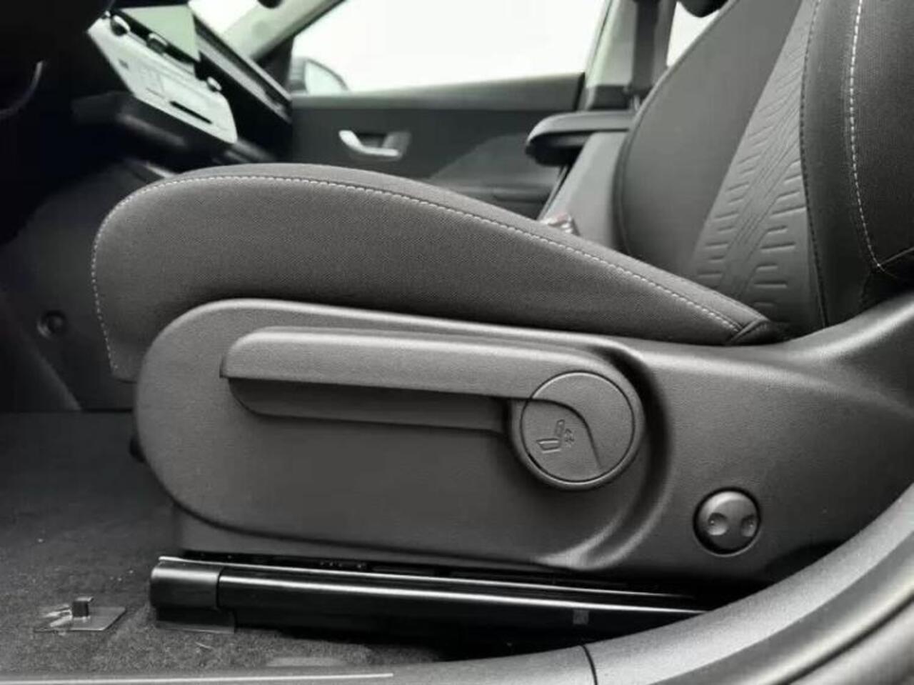 Hyundai Kona Electric Long Range Pure Edition 64.8 kWh | Rijklaarprijs! | Speciale Korting | Adaptief Cruise Control | Apple CarPlay/Android Auto |