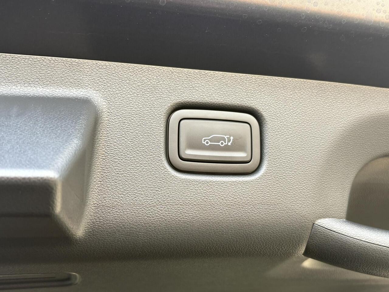 Hyundai Kona 1.6 GDI 140pk HEV Comfort Smart | STOEL & STUURVERW. | NAVI | APPLE CARPLAY / ANDROID AUTO | 18'' TWO-TONE LM-VELGEN| ELEKTR. ACHTERKLEP |