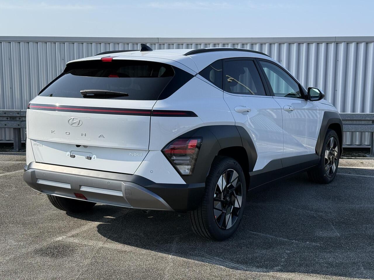 Hyundai Kona 1.6 GDI HEV Comfort Plus / ¤3.500,- Voordeel / Elektrische Achterklep / Stoel Verwarming V+A / Stuur Verwarming / Keyless / Adaptive Cruise / Navigatie / Apple Carplay&Android Auto /