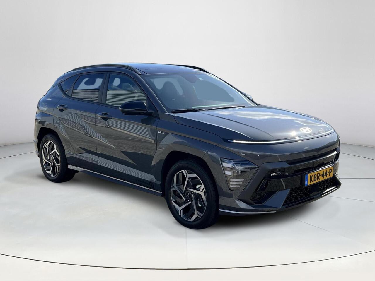 Hyundai Kona 1.6 GDI HEV N Line Sky | Apple Carplay / Android Auto | 360 graden camera | Stoel Verwarming / Koeling | Stuur Verwarming | Schuif / Kanteldak | LED-Verlichting | Elektrische Kofferbak |