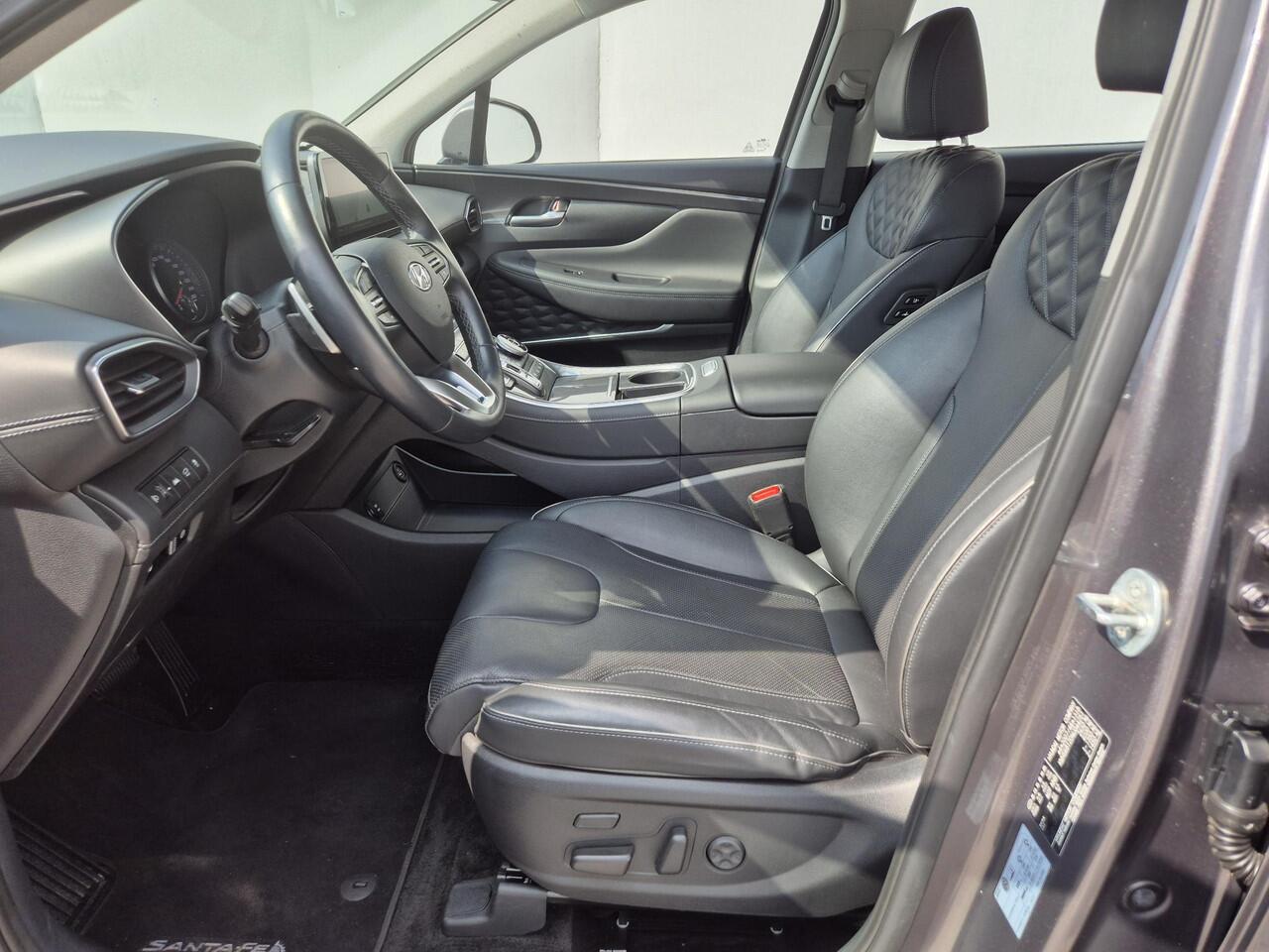 Hyundai SANTA FE 1.6 T-GDI PHEV Plug-in Premium Automaat / Dealer onderhouden / EAER 58km / Apple Carplay Android Auto / Adaptief CC / Achteruitrijcamera / Stuur- Stoel en Achterbankverwarming / Elektrische achterklep / Trekgewicht 1350 / Climate control / kg /