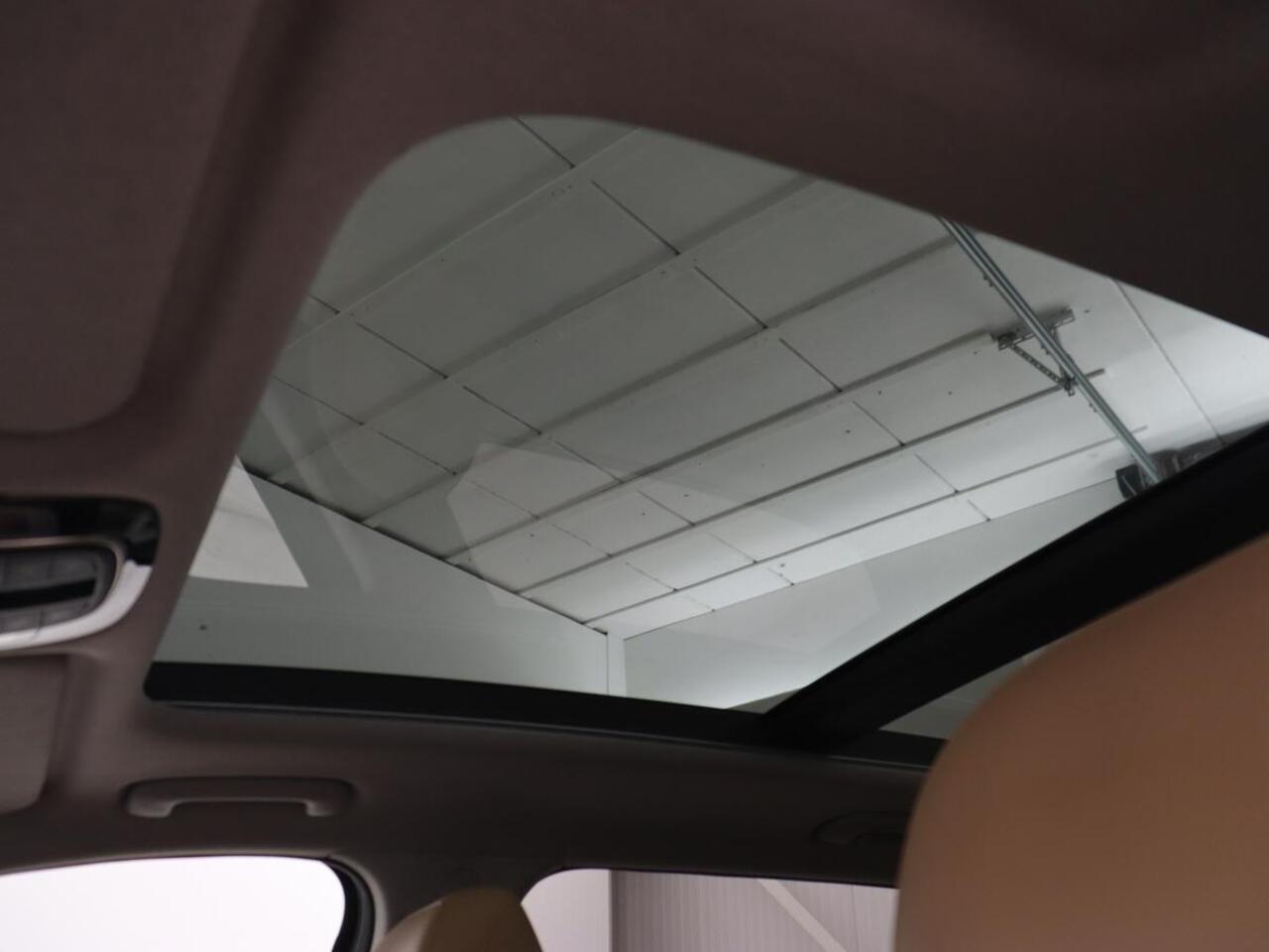 Hyundai SANTA FE 1.6 T-GDI PHEV Comfort Smart Sky | Panoramadak | Leder | Trekhaak | Adaptive cruise | Camera | Krell Audio | Carplay | Navigatie | Plug In