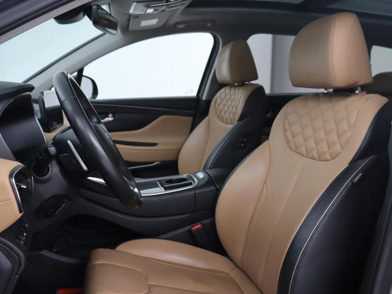 Hyundai SANTA FE 1.6 T-GDI PHEV Comfort Smart Sky | Panoramadak | Leder | Trekhaak | Adaptive cruise | Camera | Krell Audio | Carplay | Navigatie | Plug In