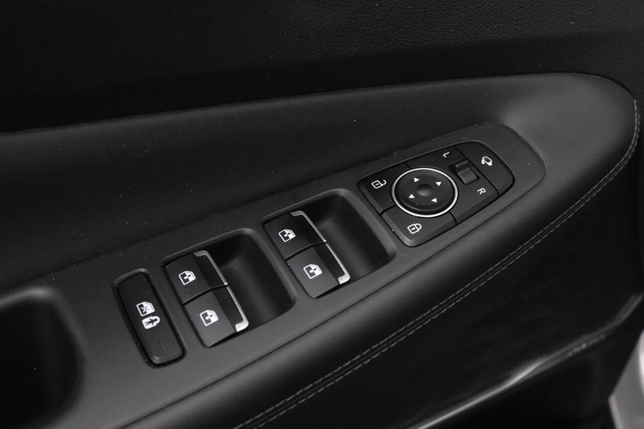 Hyundai SANTA FE 1.6 T-GDI PHEV Comfort Smart AWD |265PK| Trekhaak| Stoelverwarming| Premium Audio|