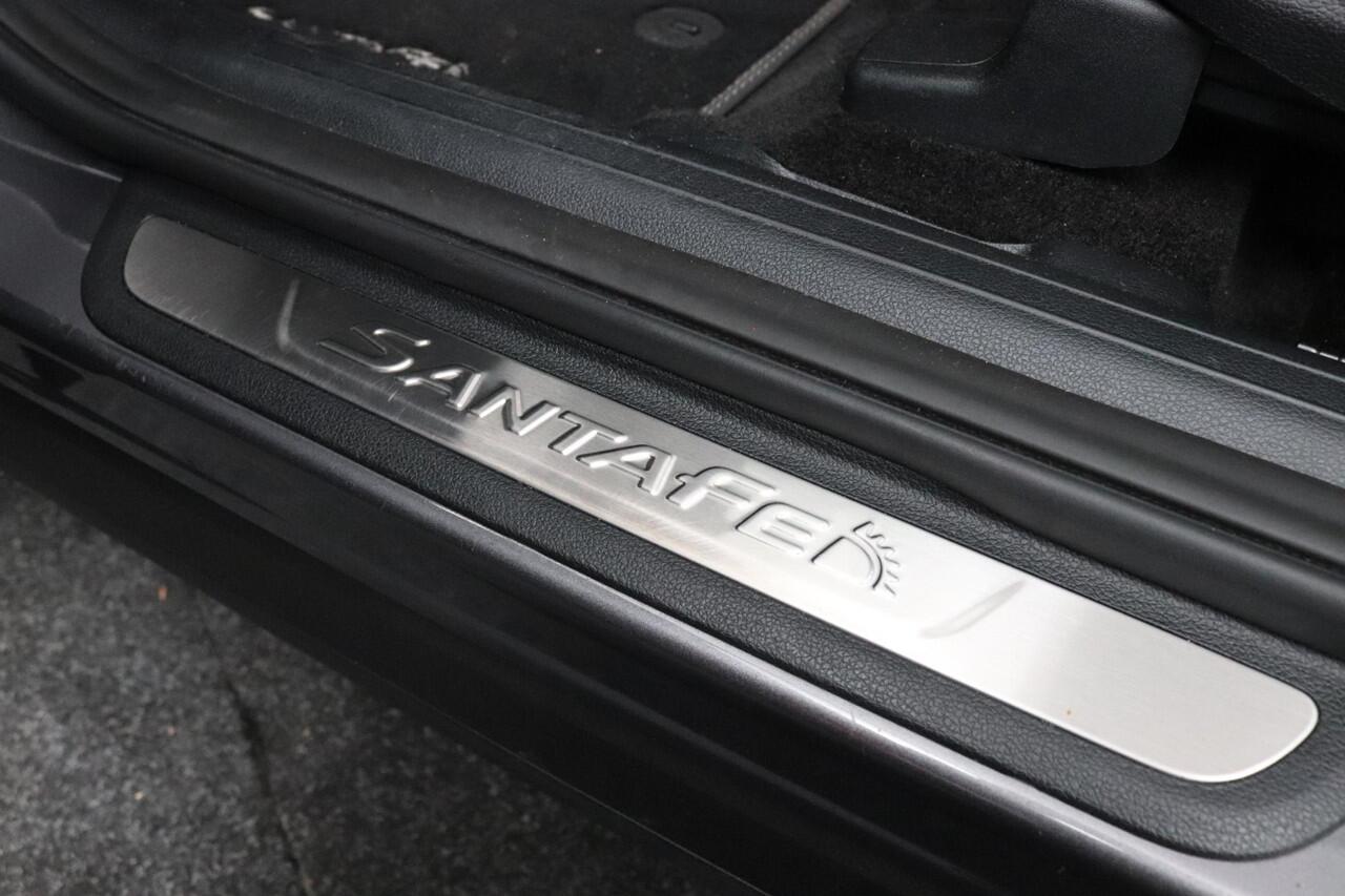 Hyundai SANTA FE 1.6 T-GDI PHEV Comfort Smart AWD |265PK| Trekhaak| Stoelverwarming| Premium Audio|