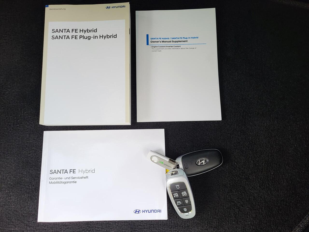 Hyundai SANTA FE 1.6 T-GDI PHEV Premium Sky Automaat / Dealer onderhouden / Afn. trekhaak 1.350 kg / Panoramadak / Navigatie / Lederen bekleding / Stuur-, voor- en achterstoelen verwarmd / 19" / Premium Audio / Apple Carplay / Android Auto