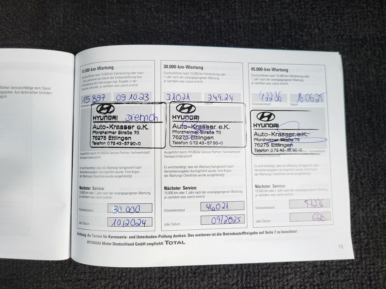 Hyundai SANTA FE 1.6 T-GDI PHEV Premium Sky Automaat / Dealer onderhouden / Afn. trekhaak 1.350 kg / Panoramadak / Navigatie / Lederen bekleding / Stuur-, voor- en achterstoelen verwarmd / 19" / Premium Audio / Apple Carplay / Android Auto