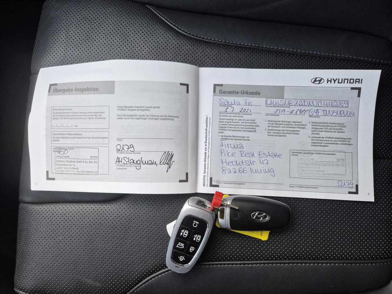 Hyundai SANTA FE 1.6 T-GDI PHEV Plug-in Premium Automaat / HUD / Afn. trekhaak 1.350 kg / EAER 58 km stad 69km / Elektrische achterklep / Stuur-,Stoel en Achterbankverwarming / Adaptief CC / Stoelventilatie / Rondomzicht camera /