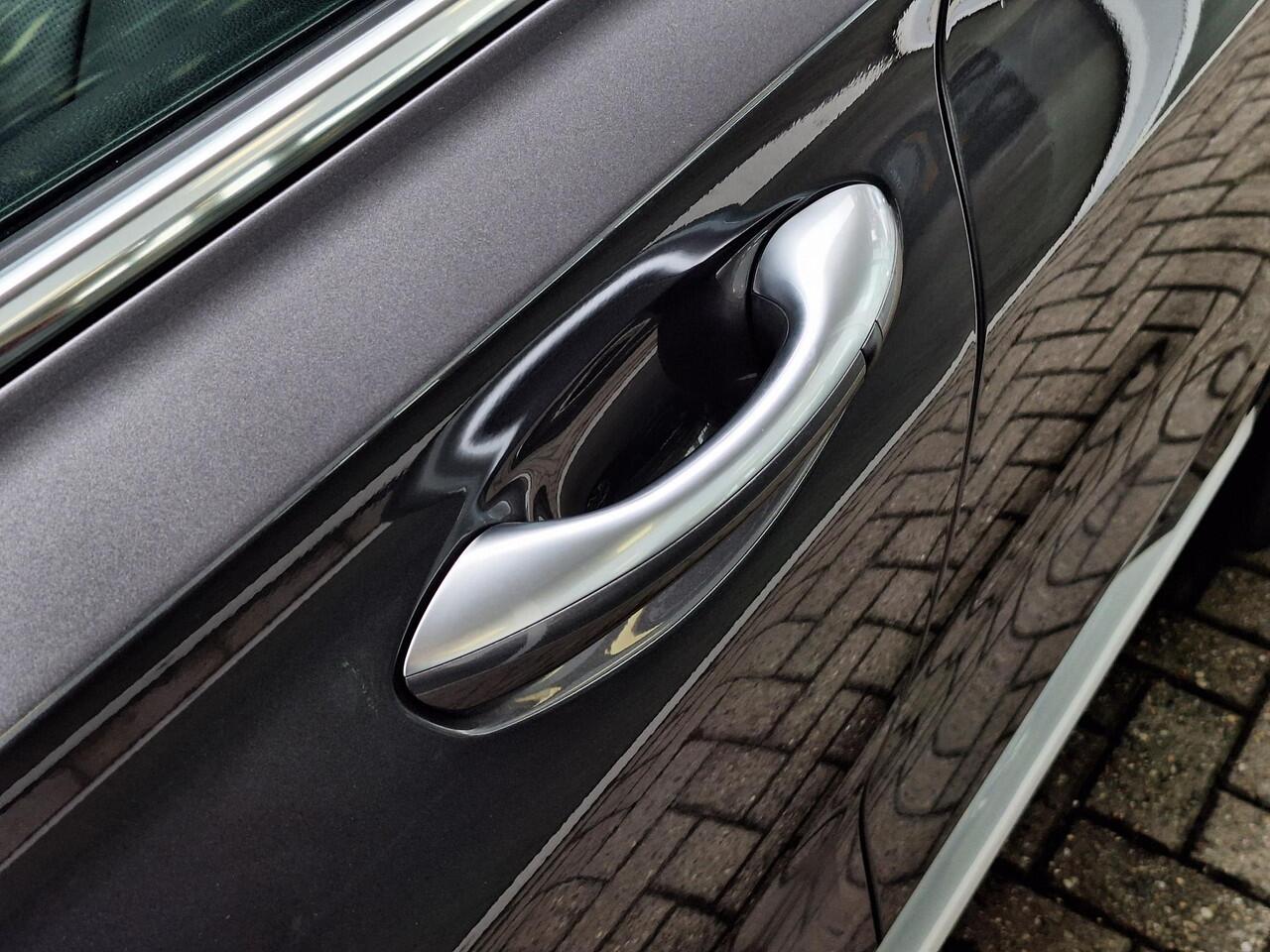 Hyundai SANTA FE 1.6 T-GDI PHEV Premium SKY 7p. | Apple Carplay/Android Auto | Stoel/stuurverwarming | Draadloze telefoon oplader | Elektrische achterklep | Elektrische verstelbare stoelen met geheugen |