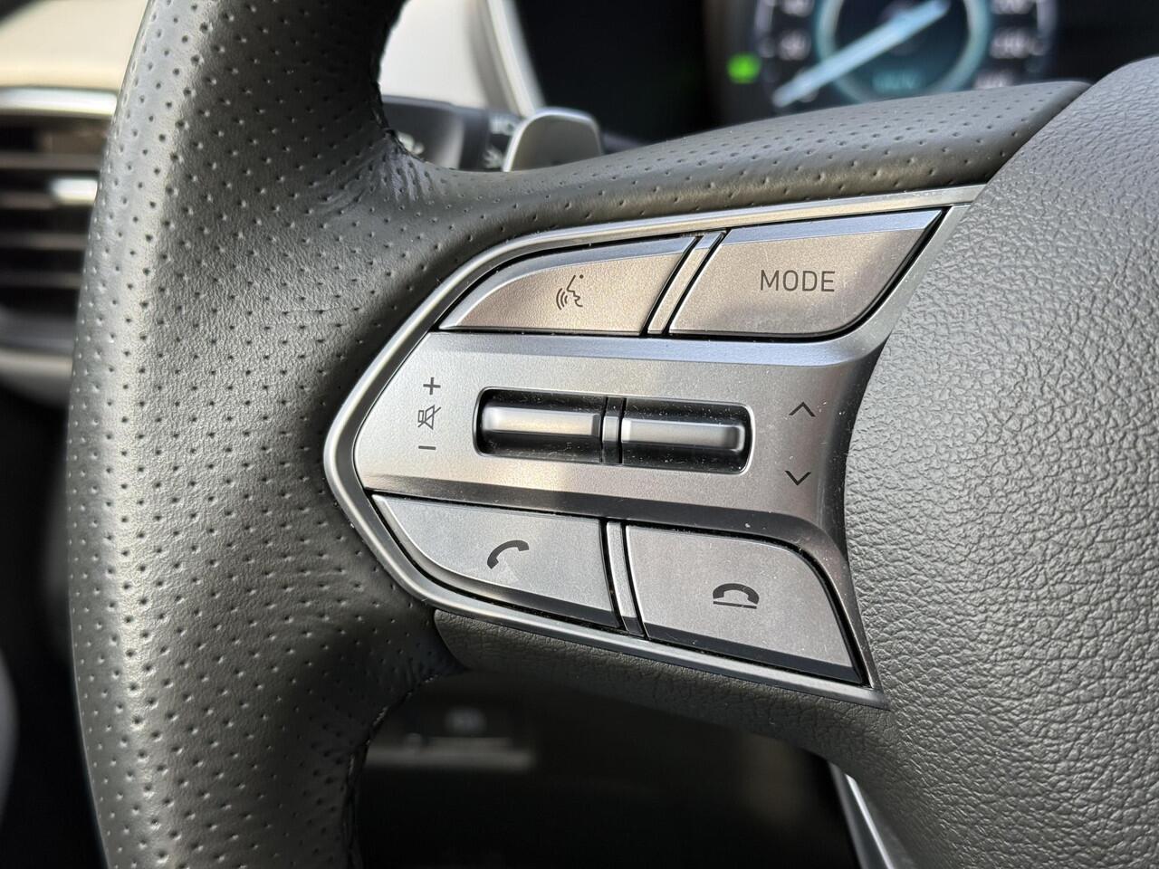 Hyundai SANTA FE 1.6 T-GDI HEV Premium Plus Sky 5P / Navigatie / 1650 trekgewicht / Elektrische stoelverstelling met Geheugenfunctie / Achteruitrijcamera / Stoelverwarming / Schuif- Kantel dak /