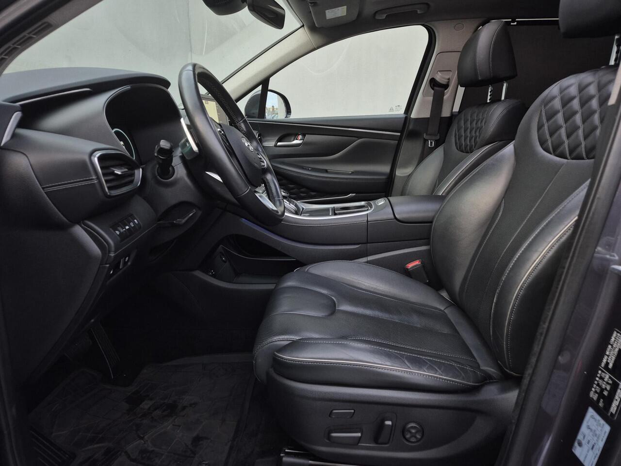 Hyundai SANTA FE 1.6 T-GDI PHEV Premium Sky 4WD Automaat / Fabrieksgarantie tot 08-2027 / Afneembare trekhaak 1.350 kg / Elektr. Panorama schuifdak / Elektr. stoelen en klep / Stoelventilatie / Stuur-, stoel- en achterbankverwarming /