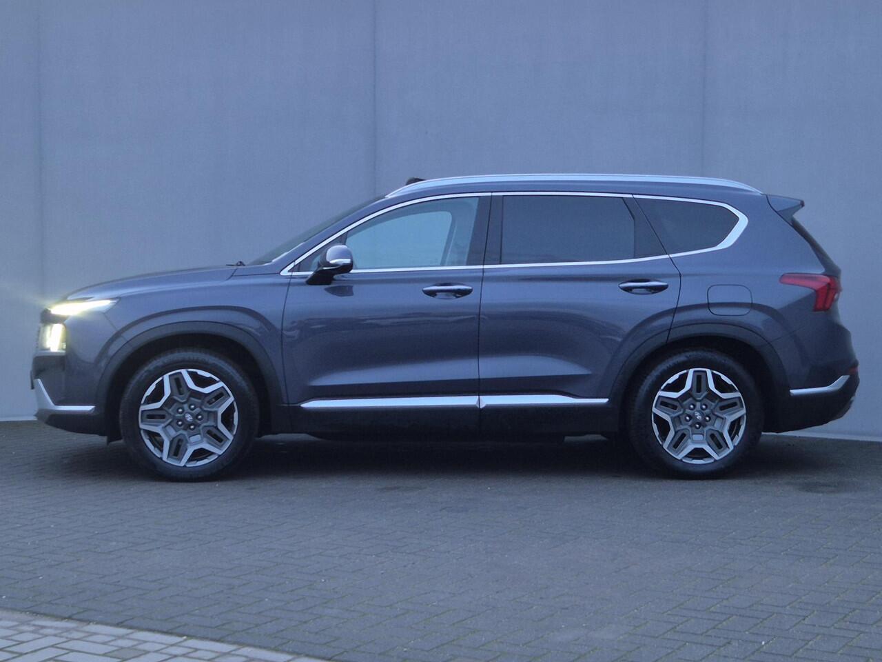 Hyundai SANTA FE 1.6 T-GDI PHEV Premium Sky 4WD Automaat / Fabrieksgarantie tot 08-2027 / Afneembare trekhaak 1.350 kg / Elektr. Panorama schuifdak / Elektr. stoelen en klep / Stoelventilatie / Stuur-, stoel- en achterbankverwarming /