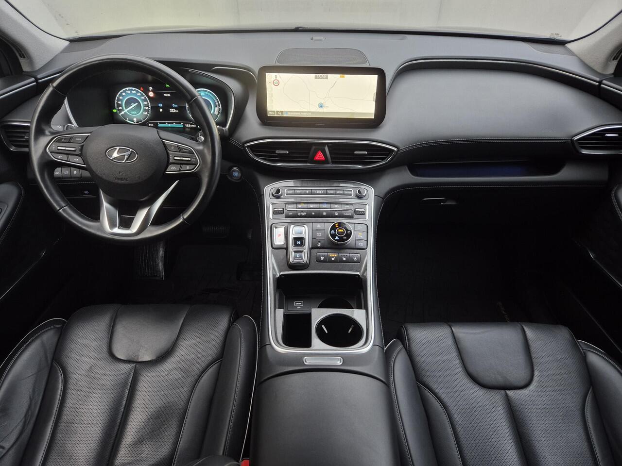 Hyundai SANTA FE 1.6 T-GDI PHEV Premium Sky 4WD Automaat / Fabrieksgarantie tot 08-2027 / Afneembare trekhaak 1.350 kg / Elektr. Panorama schuifdak / Elektr. stoelen en klep / Stoelventilatie / Stuur-, stoel- en achterbankverwarming /