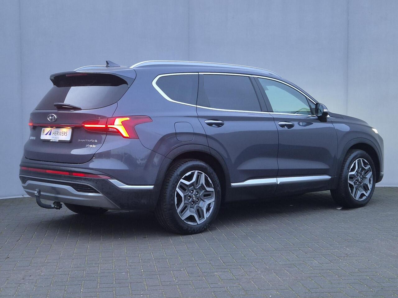 Hyundai SANTA FE 1.6 T-GDI PHEV Premium Sky 4WD Automaat / Fabrieksgarantie tot 08-2027 / Afneembare trekhaak 1.350 kg / Elektr. Panorama schuifdak / Elektr. stoelen en klep / Stoelventilatie / Stuur-, stoel- en achterbankverwarming /