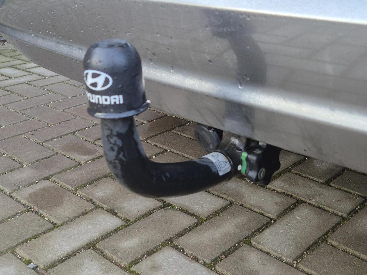 Hyundai SANTA FE 1.6 T-GDI PHEV Premium Sky 4WD Automaat / Fabrieksgarantie tot 08-2027 / Afneembare trekhaak 1.350 kg / Elektr. Panorama schuifdak / Elektr. stoelen en klep / Stoelventilatie / Stuur-, stoel- en achterbankverwarming /