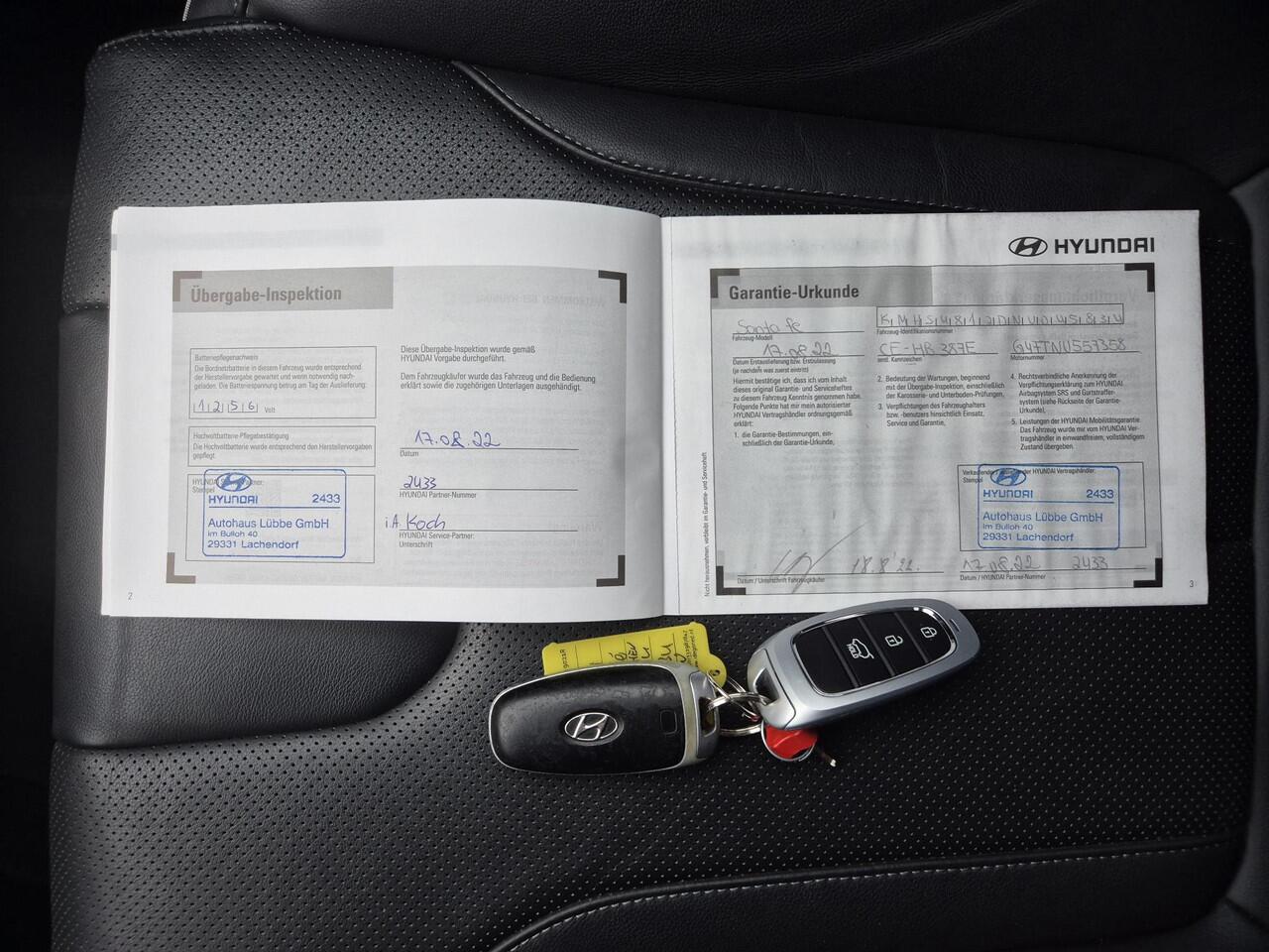 Hyundai SANTA FE 1.6 T-GDI PHEV Premium Sky 4WD Automaat / Fabrieksgarantie tot 08-2027 / Afneembare trekhaak 1.350 kg / Elektr. Panorama schuifdak / Elektr. stoelen en klep / Stoelventilatie / Stuur-, stoel- en achterbankverwarming /