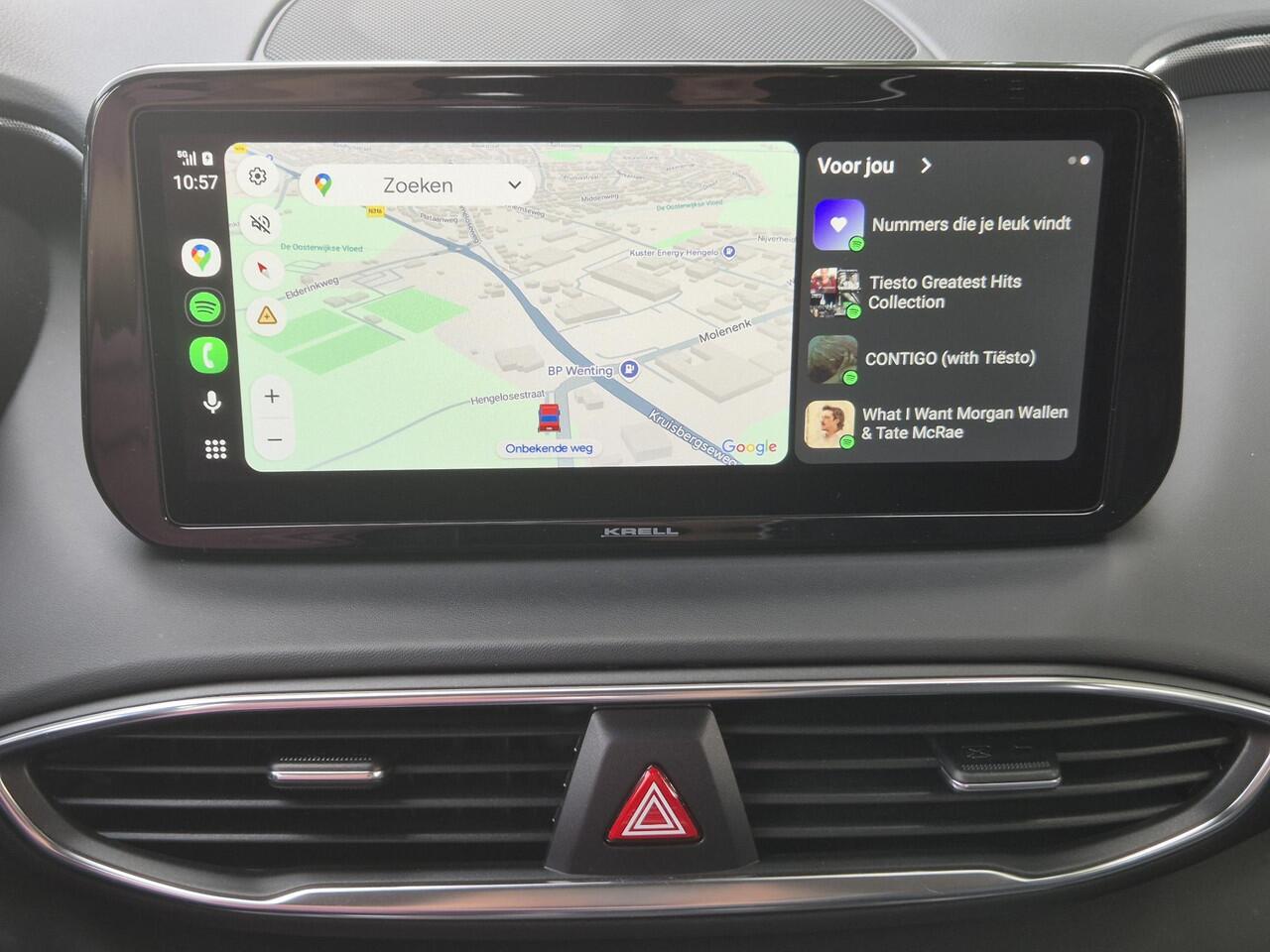 Hyundai SANTA FE 1.6 T-GDI PHEV Plug-in Premium Automaat / AWD / Fabrieksgarantie tot 1/7/2027 / Dealer onderhouden / EAER 58km / Apple Carplay Android Auto / Adaptief CC / Achteruitrijcamera / Stuur- Stoel en Achterbankverwarming / Elektrische achterklep / Trekgewicht 1