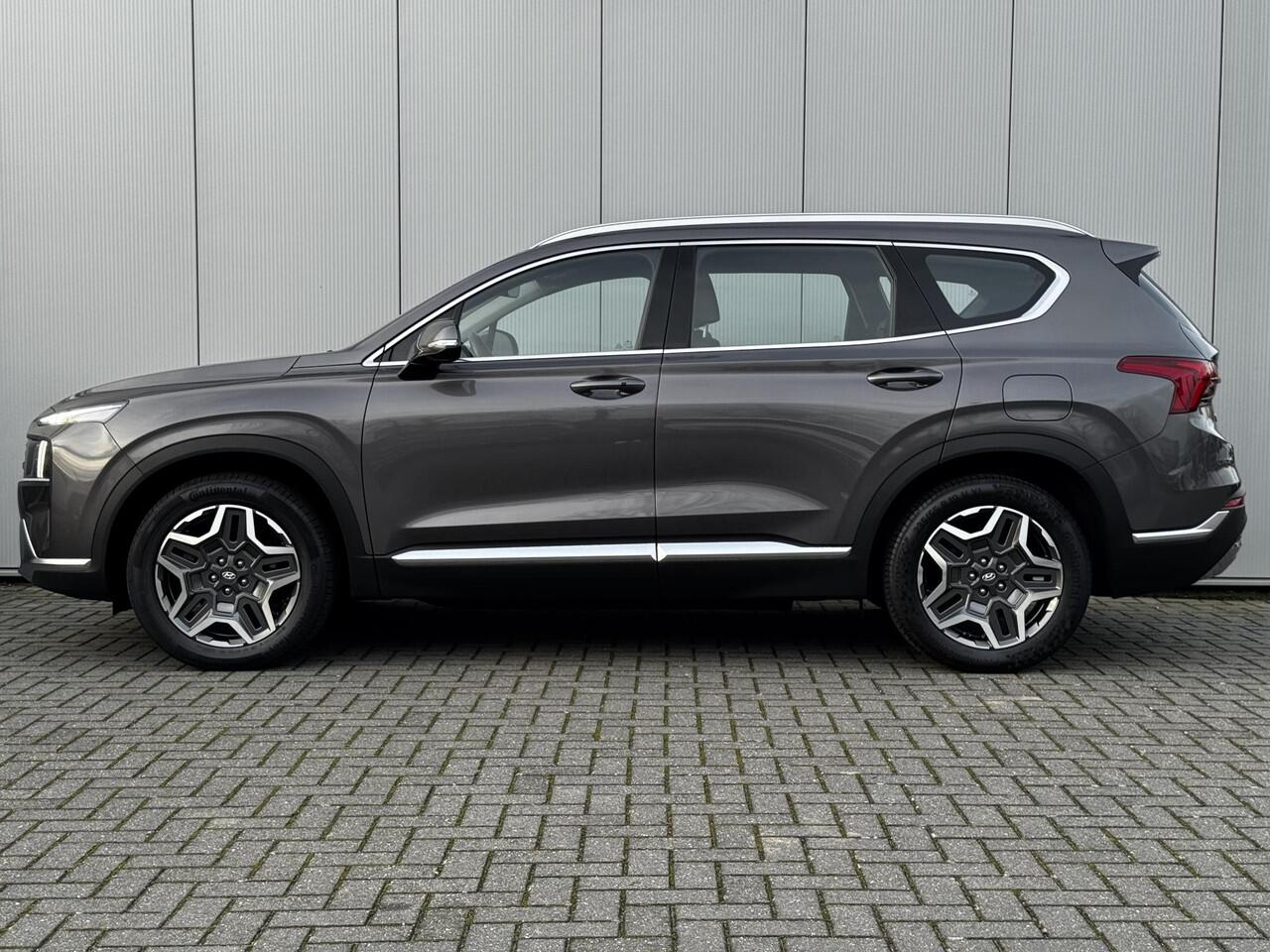 Hyundai SANTA FE 1.6 T-GDI PHEV Plug-in Premium Automaat / AWD / Fabrieksgarantie tot 1/7/2027 / Dealer onderhouden / EAER 58km / Apple Carplay Android Auto / Adaptief CC / Achteruitrijcamera / Stuur- Stoel en Achterbankverwarming / Elektrische achterklep / Trekgewicht 1
