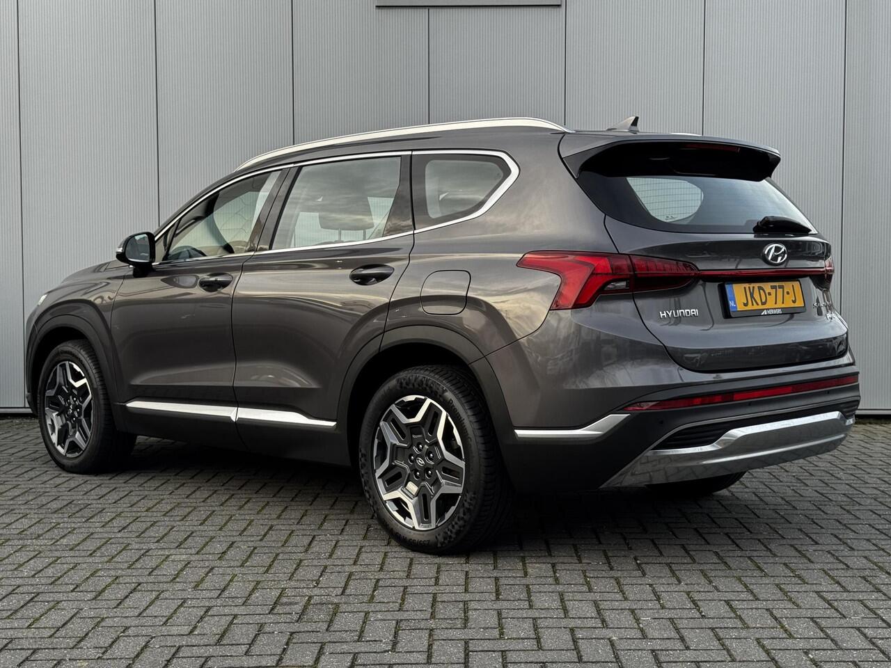 Hyundai SANTA FE 1.6 T-GDI PHEV Plug-in Premium Automaat / AWD / Fabrieksgarantie tot 1/7/2027 / Dealer onderhouden / EAER 58km / Apple Carplay Android Auto / Adaptief CC / Achteruitrijcamera / Stuur- Stoel en Achterbankverwarming / Elektrische achterklep / Trekgewicht 1