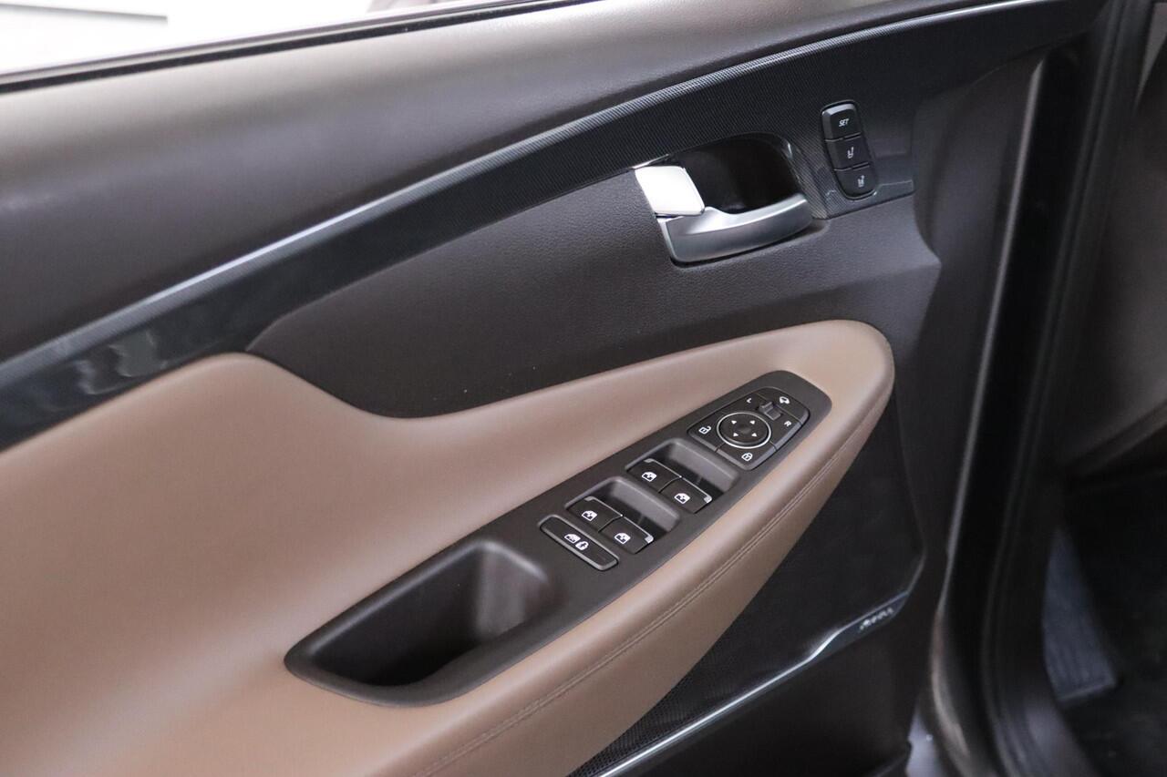 Hyundai SANTA FE 1.6 T-GDI PHEV Premium Sky, 7-Persoons, Trekhaak, Panoramadak, Leder,