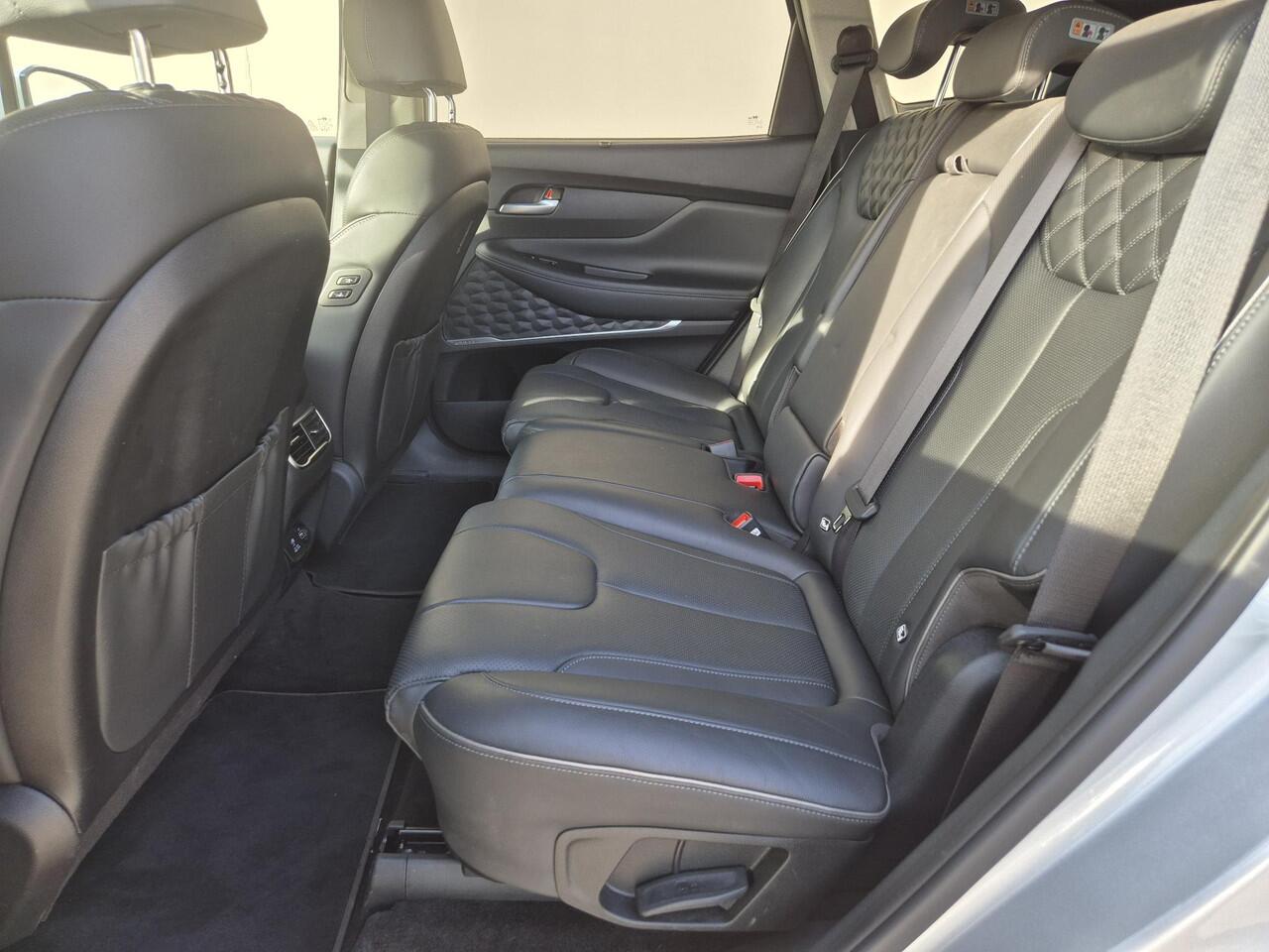 Hyundai SANTA FE 1.6 T-GDI PHEV Plug-in Premium Automaat Fabrieksgarantie tot 07/2027 / HUD / trekhaak 1.350 kg / Elektrische achterklep / Stuur-,Stoel en Achterbankverwarming / Adaptief CC / Stoelventilatie / Rondomzicht camera /