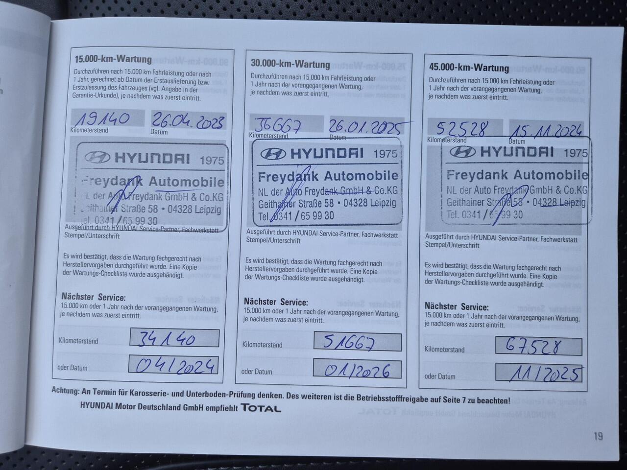 Hyundai SANTA FE 1.6 T-GDI PHEV Plug-in Premium Plus Sky Automaat / SOH 100% / HUD / Trekhaak afneembaar / Glazen schuif- en kanteldak / Trekgewicht 1350 kg / Rondomzicht camera / Stuur-, Stoel en Achterbankverwarming / Elektrische achterklep /