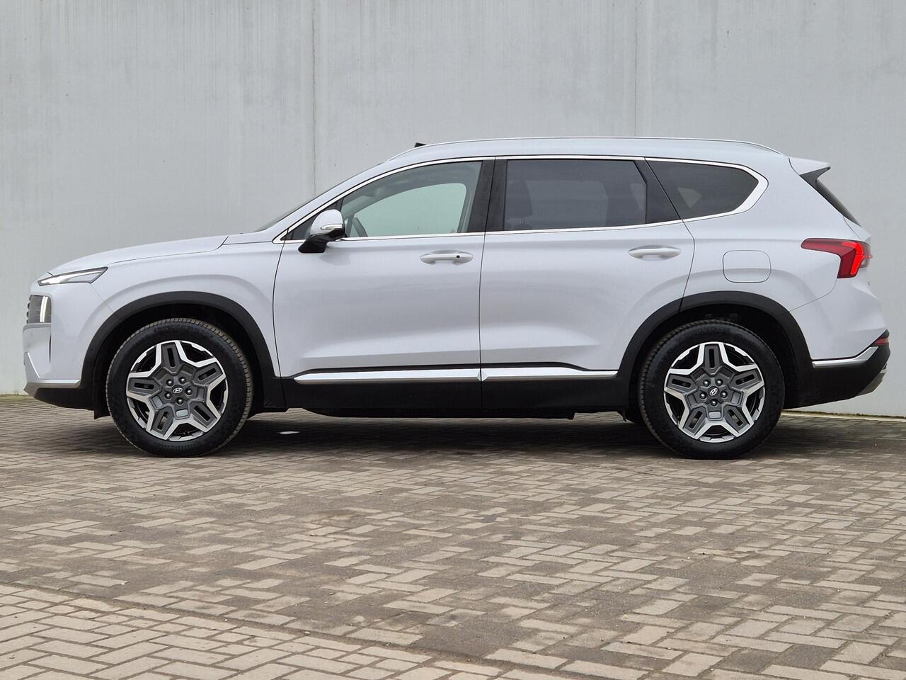 Hyundai SANTA FE 1.6 T-GDI PHEV Premium Sky 7p. Automaat / 7 persoons / HUD / Trekgewicht 1350 Kg / Elektrische Klep / Leder / Apple Carplay Android Auto / Panorama schuifdak /