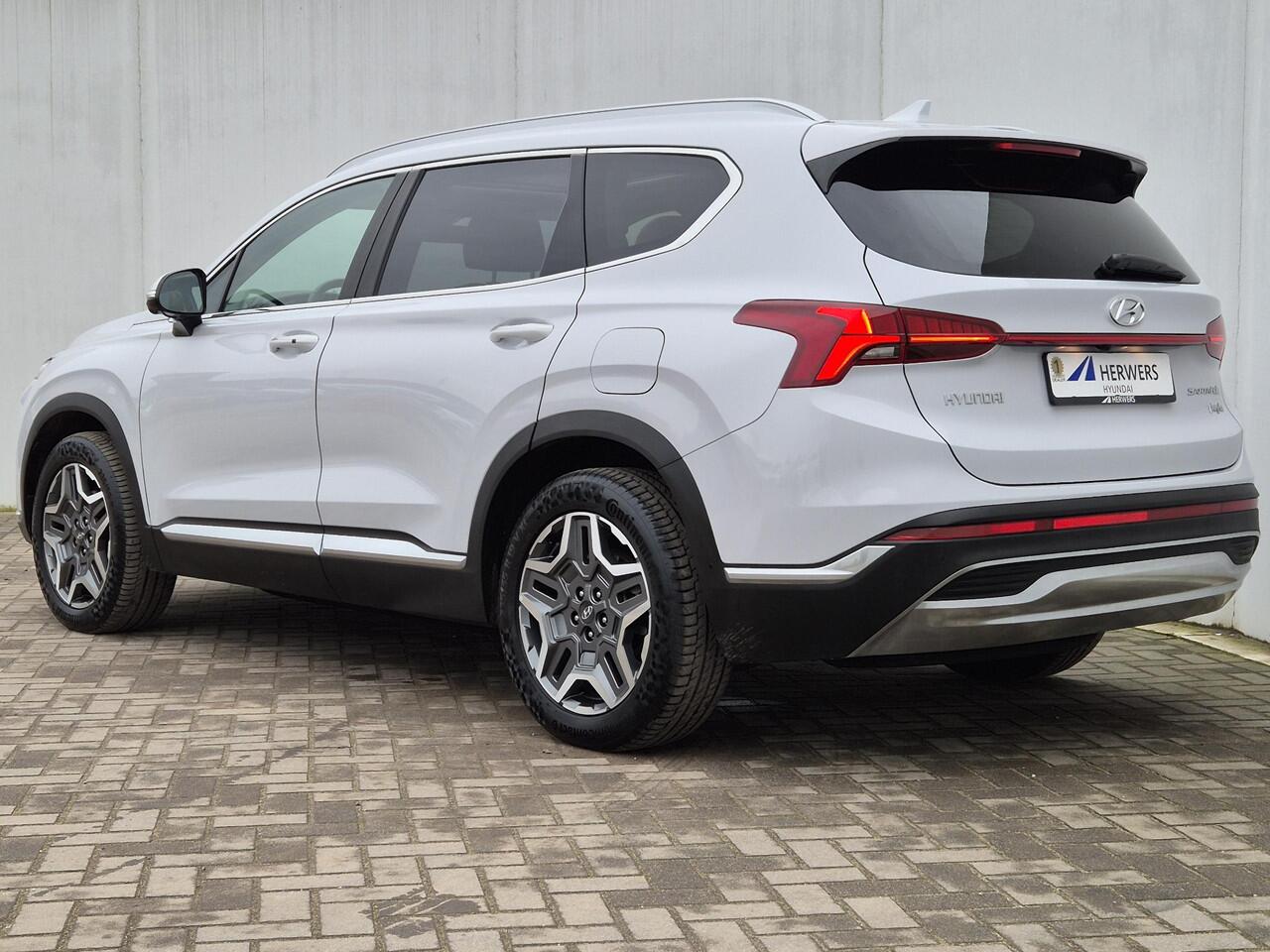 Hyundai SANTA FE 1.6 T-GDI PHEV Premium Sky 7p. Automaat / 7 persoons / HUD / Trekgewicht 1350 Kg / Elektrische Klep / Leder / Apple Carplay Android Auto / Panorama schuifdak /