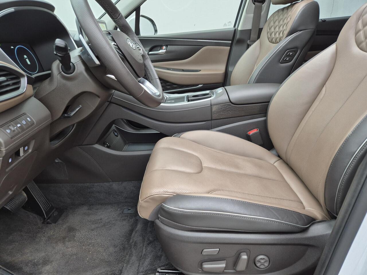 Hyundai SANTA FE 1.6 T-GDI PHEV Premium Sky 7p. Automaat / 7 persoons / HUD / Trekgewicht 1350 Kg / Elektrische Klep / Leder / Apple Carplay Android Auto / Panorama schuifdak /