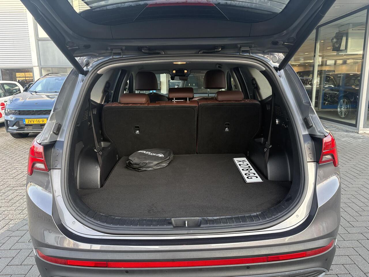 Hyundai SANTA FE 1.6 T-GDI PHEV Premium 7p. | Trekhaak | Leder | 360 Camera | Stoel- Ventilatie & Verwarming |