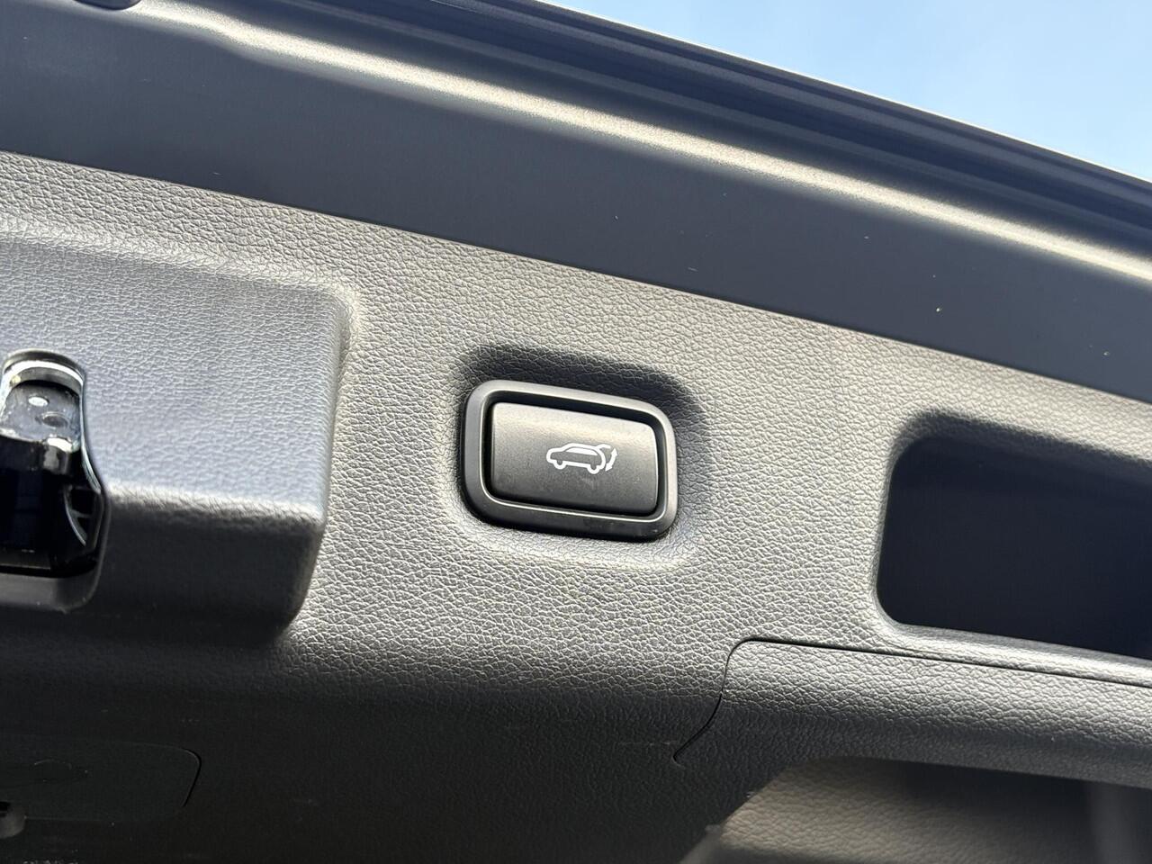 Hyundai SANTA FE 1.6 T-GDI PHEV Premium 7p. | Trekhaak | Leder | 360 Camera | Stoel- Ventilatie & Verwarming |