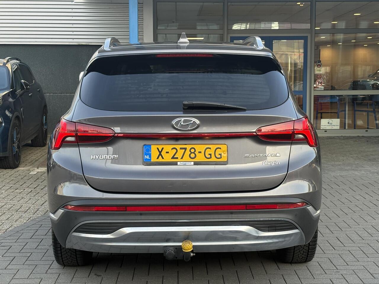 Hyundai SANTA FE 1.6 T-GDI PHEV Premium 7p. | Trekhaak | Leder | 360 Camera | Stoel- Ventilatie & Verwarming |