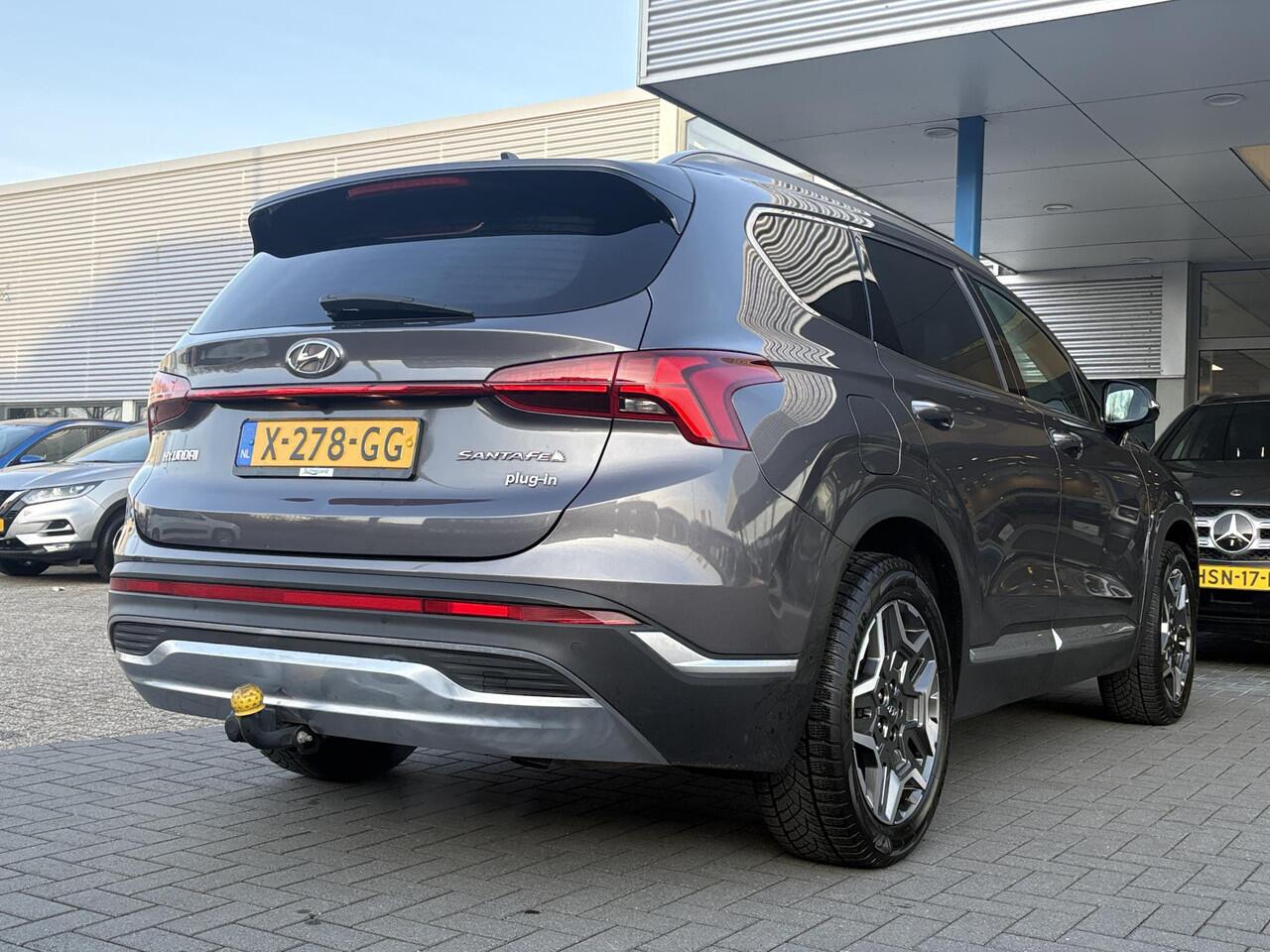 Hyundai SANTA FE 1.6 T-GDI PHEV Premium 7p. | Trekhaak | Leder | 360 Camera | Stoel- Ventilatie & Verwarming |