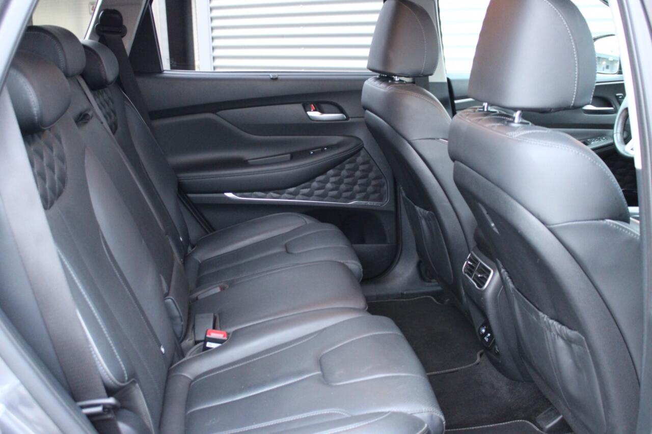 Hyundai SANTA FE 1.6 T-GDI PHEV Premium | 7P | Trekhaak | Vol Leder | 19 Inch |