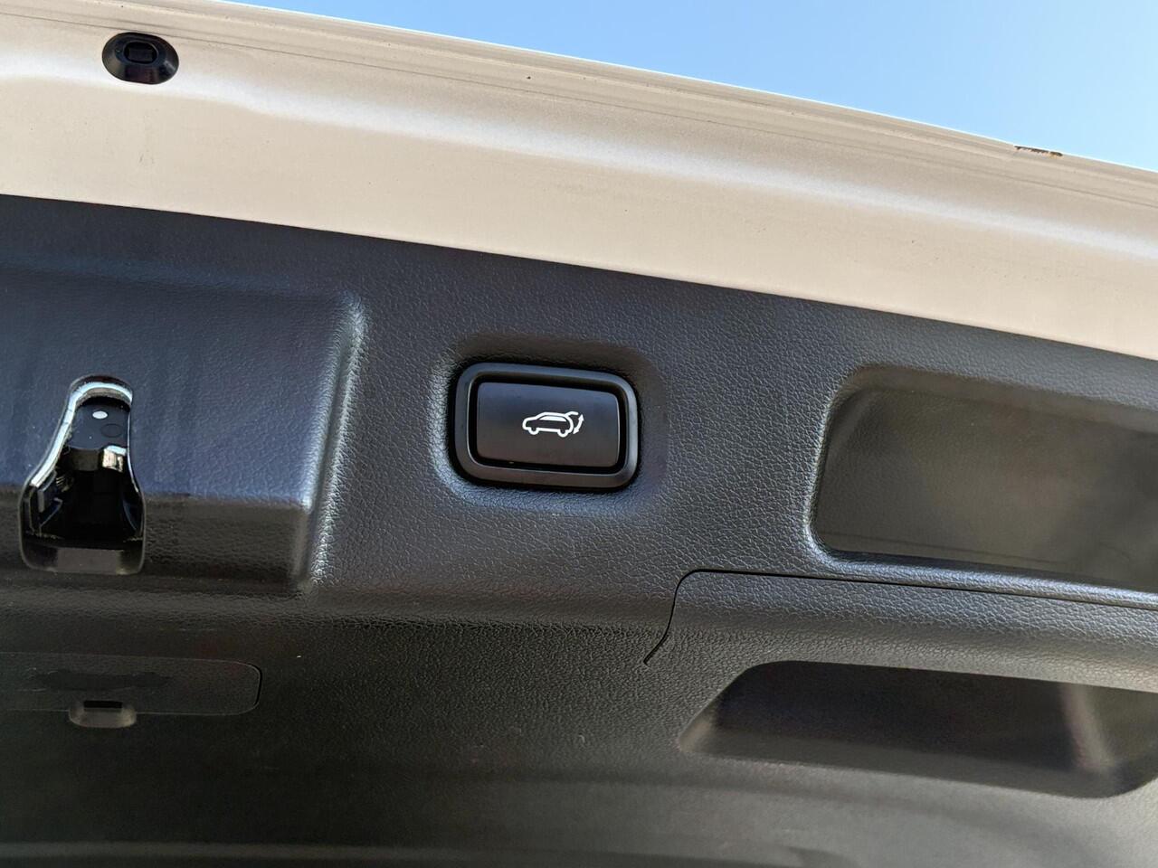 Hyundai SANTA FE 1.6 T-GDI PHEV Premium Sky 7p. | Afneembare trekhaak | Panoramadak | Stoelverwarming | Adaptive cruise control | Camera | KRELL