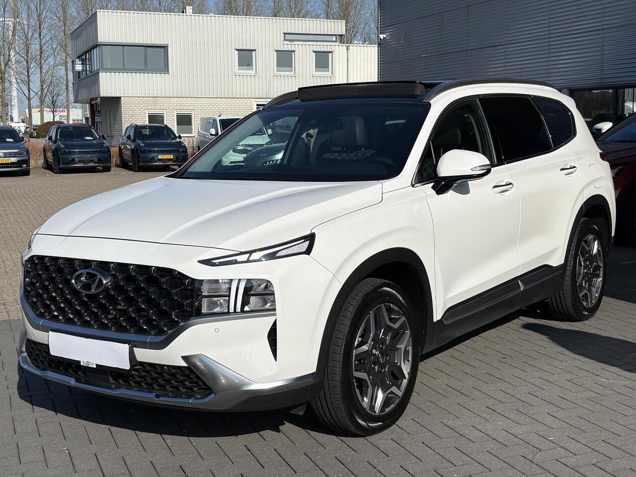 Hyundai SANTA FE 1.6 T-GDI PHEV Premium Sky 7p. | Afneembare trekhaak | Panoramadak | Stoelverwarming | Adaptive cruise control | Camera | KRELL