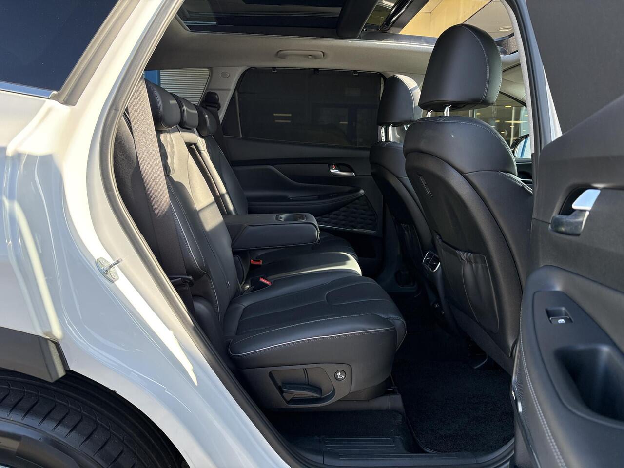 Hyundai SANTA FE 1.6 T-GDI PHEV Premium Sky 7p. | Afneembare trekhaak | Panoramadak | Stoelverwarming | Adaptive cruise control | Camera | KRELL