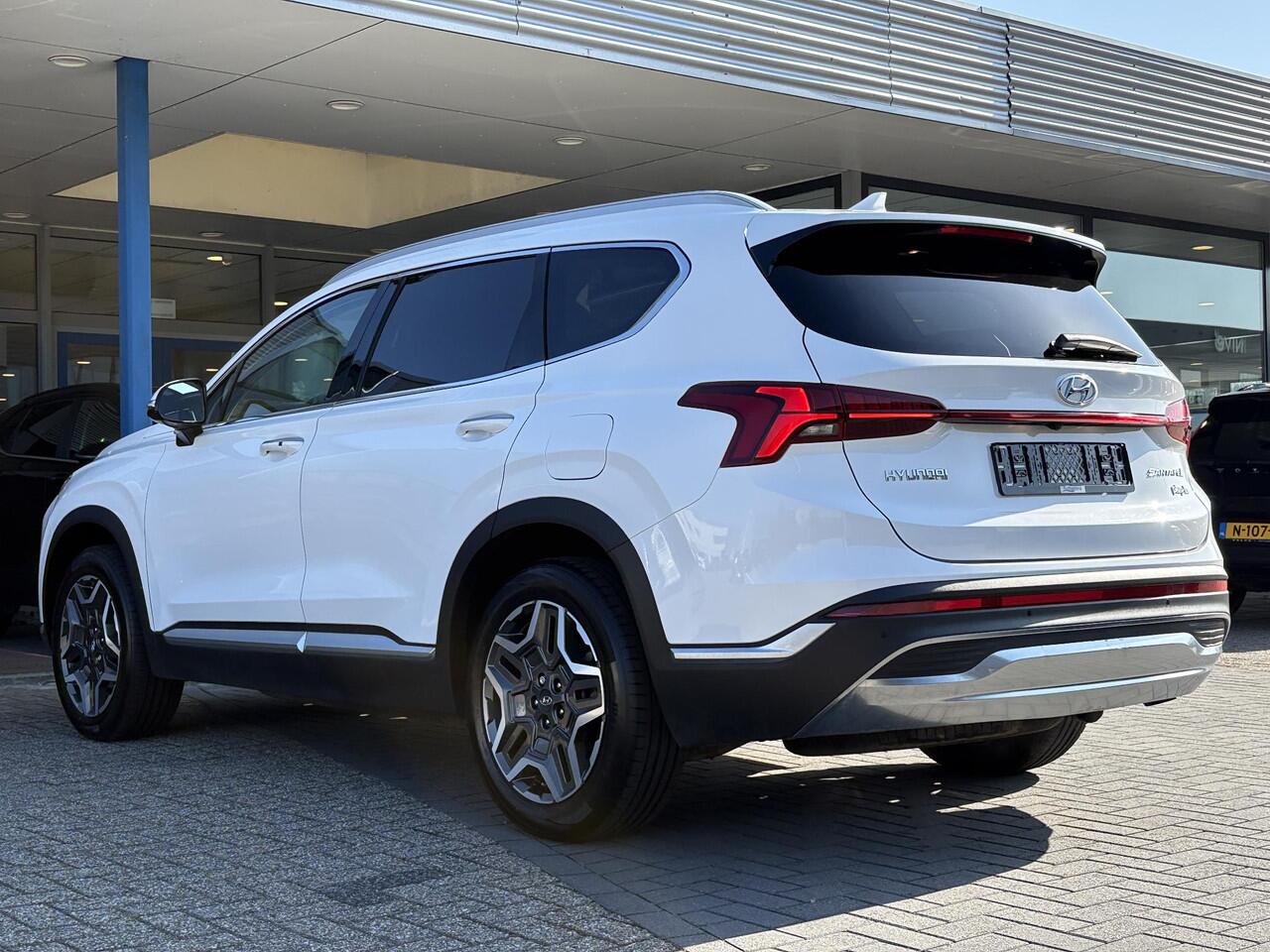 Hyundai SANTA FE 1.6 T-GDI PHEV Premium Sky 7p. | Afneembare trekhaak | Panoramadak | Stoelverwarming | Adaptive cruise control | Camera | KRELL