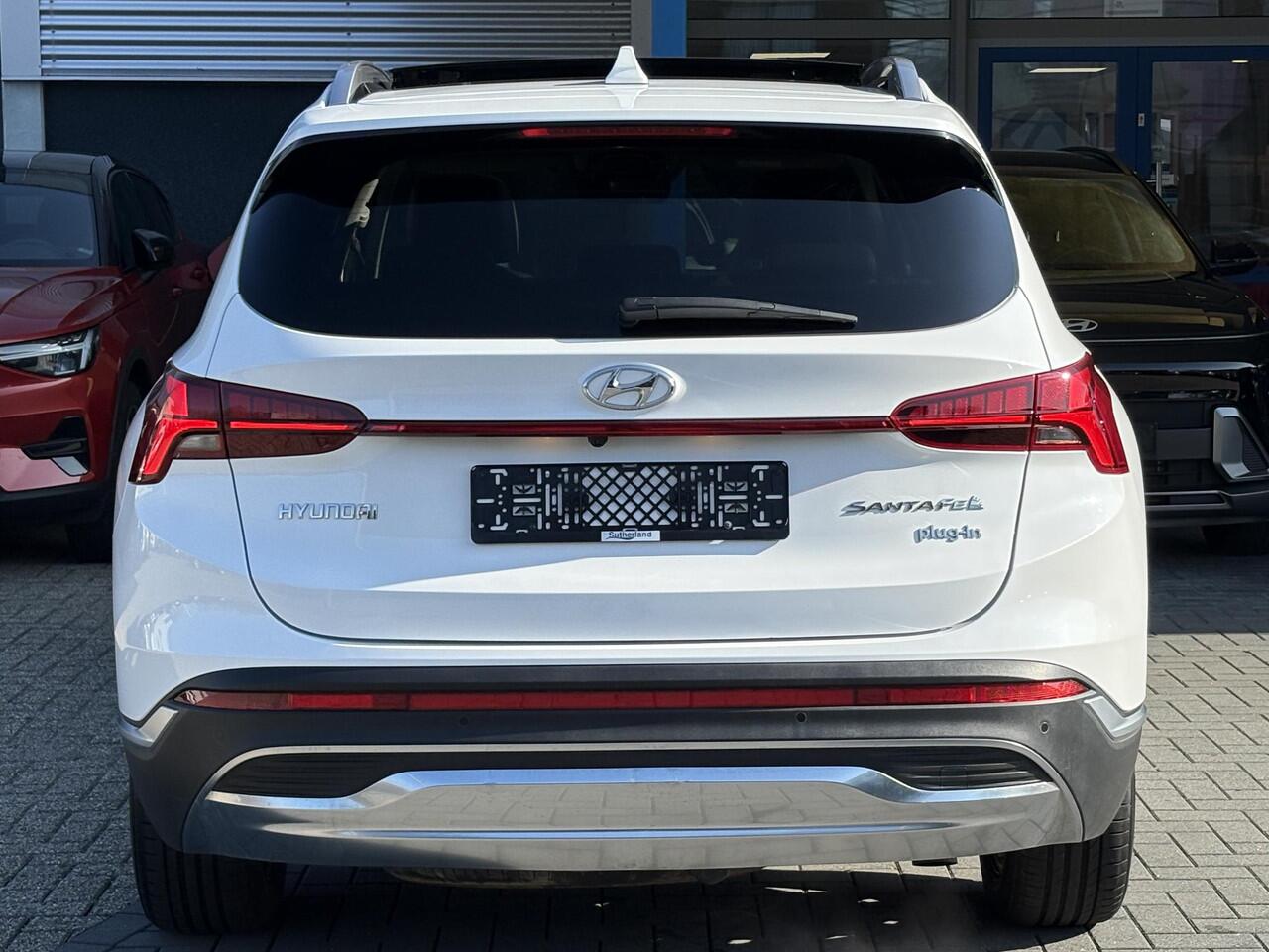 Hyundai SANTA FE 1.6 T-GDI PHEV Premium Sky 7p. | Afneembare trekhaak | Panoramadak | Stoelverwarming | Adaptive cruise control | Camera | KRELL